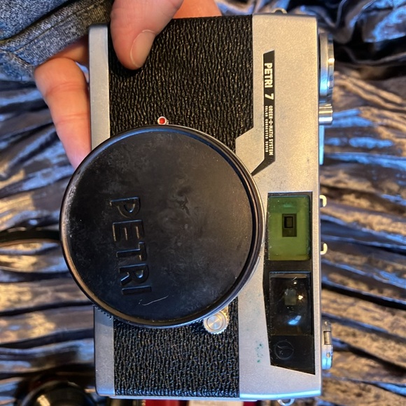 Petri 7 1.8 Camera 35mm, 2 additional Lens, & Popular fan flash reflector - Picture 6 of 15